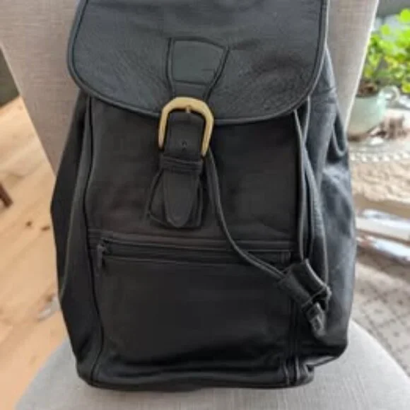 Holt Renfrew - Picture 1 of 4